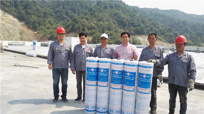 晶達(dá)建材次塢廠區(qū)2號樓屋面采用自產(chǎn)人民牌丙綸防水材料